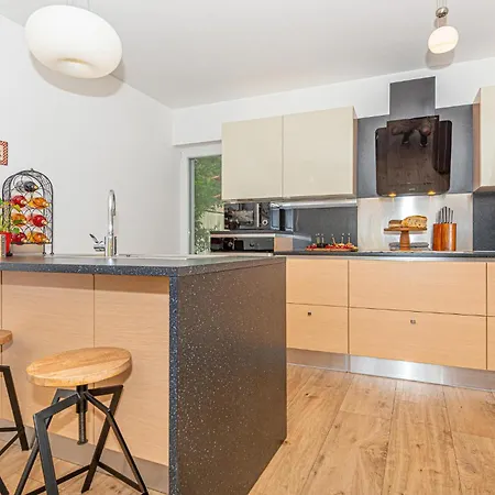 Lovely In With Jacuzzi Nyaraló *