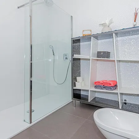 Lovely Home In Brodarica With Jacuzzi