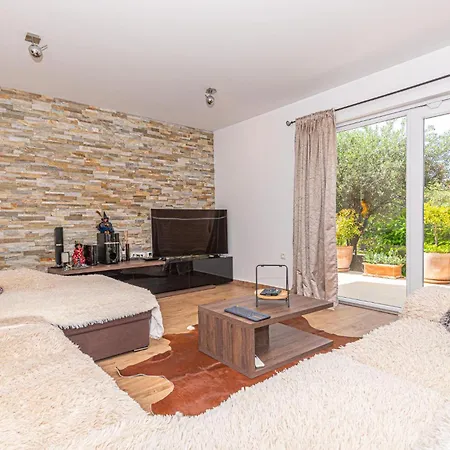Lovely Home In Brodarica With Jacuzzi Hotel 5*