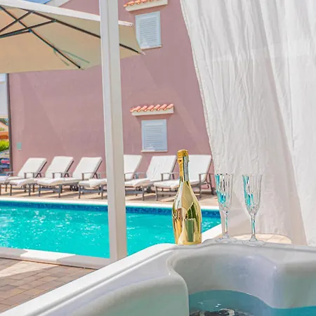 Hotel Lovely Home In Brodarica With Jacuzzi 5*