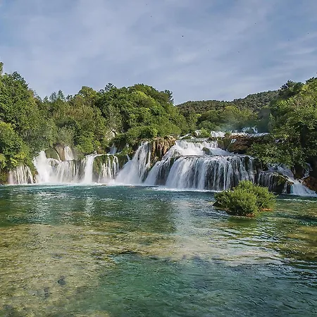 Lovely Home In Brodarica With Jacuzzi Hotel 5*