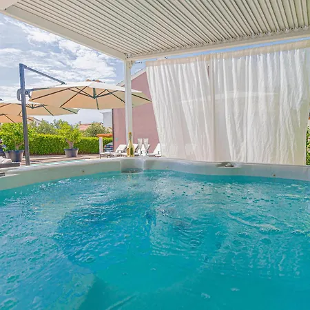 Lovely Home In Brodarica With Jacuzzi
