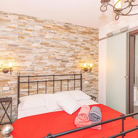 Lovely Home In Brodarica With Jacuzzi Hotel Brodarica (Sibenik-Knin)