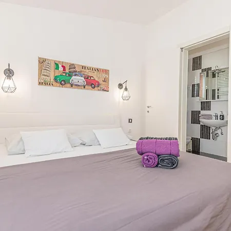 Nyaraló Lovely In With Jacuzzi Brodarica