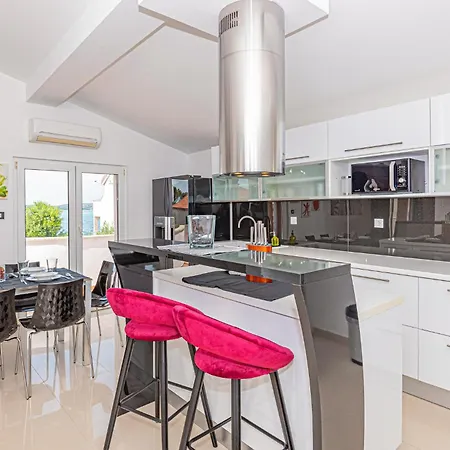 Nyaraló Lovely In With Jacuzzi *