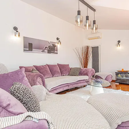 Lovely Home In Brodarica With Jacuzzi Hotel Brodarica (Sibenik-Knin)
