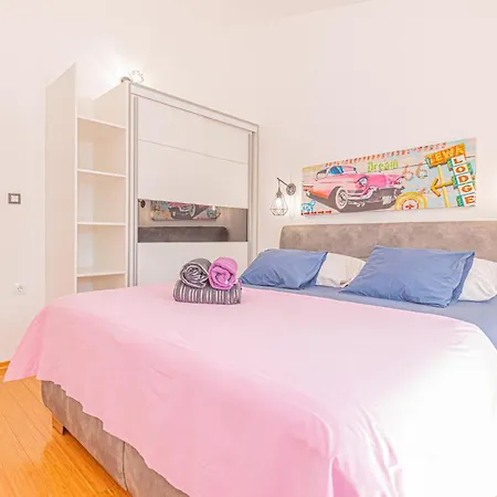 Lovely In With Jacuzzi Brodarica