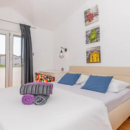 Lovely Home In Brodarica With Jacuzzi Hotel