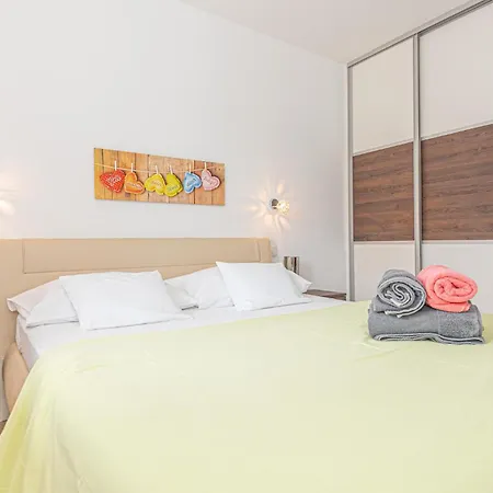 Hotel Lovely Home In Brodarica With Jacuzzi 5*