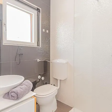 Lovely In With Jacuzzi Brodarica (Sibenik-Knin)