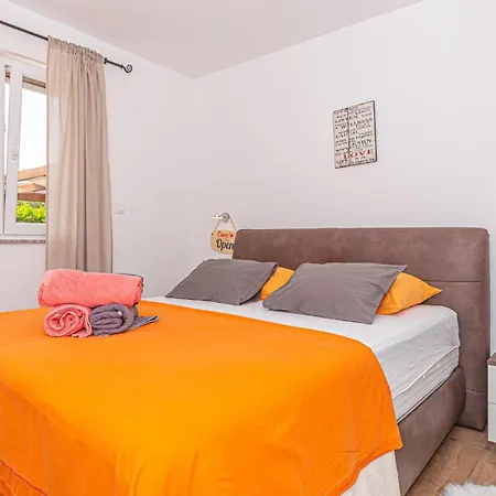 Hotel Lovely Home In Brodarica With Jacuzzi 5*