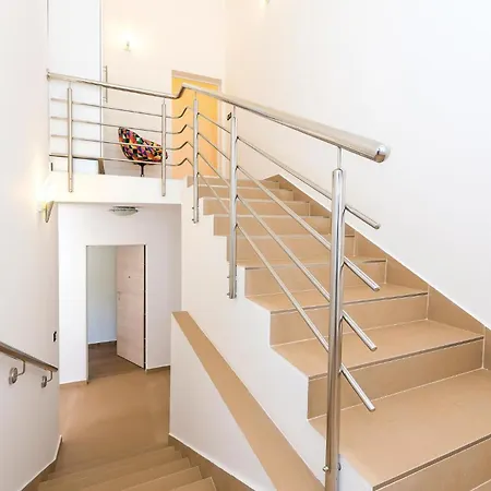 Lovely In With Jacuzzi Brodarica