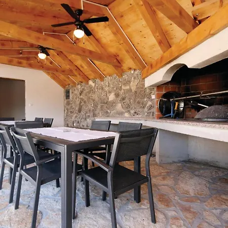 Lovely Home In Brodarica With Jacuzzi Hotel