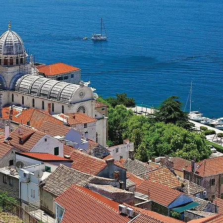 Lovely Home In Brodarica With Jacuzzi Vikendica *