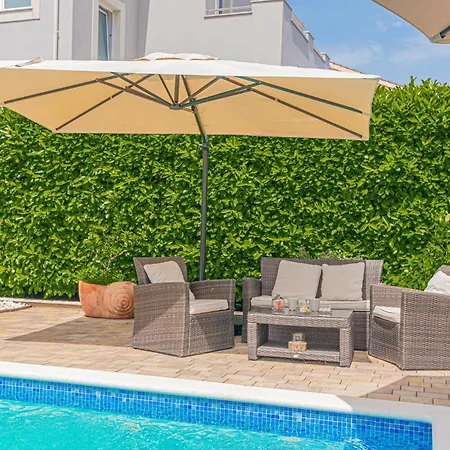 Lovely Home In Brodarica With Jacuzzi Brodarica (Sibenik-Knin)