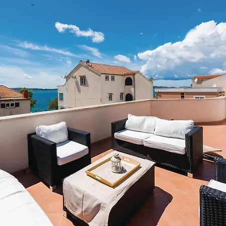 Vikendica Lovely Home In Brodarica With Jacuzzi