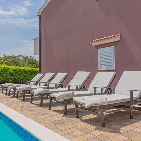 Lovely Home In Brodarica With Jacuzzi Hotel Brodarica (Sibenik-Knin)