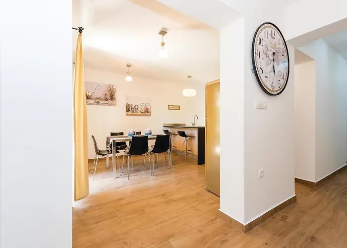 Lovely Home In Brodarica With Jacuzzi * Brodarica (Sibenik-Knin)