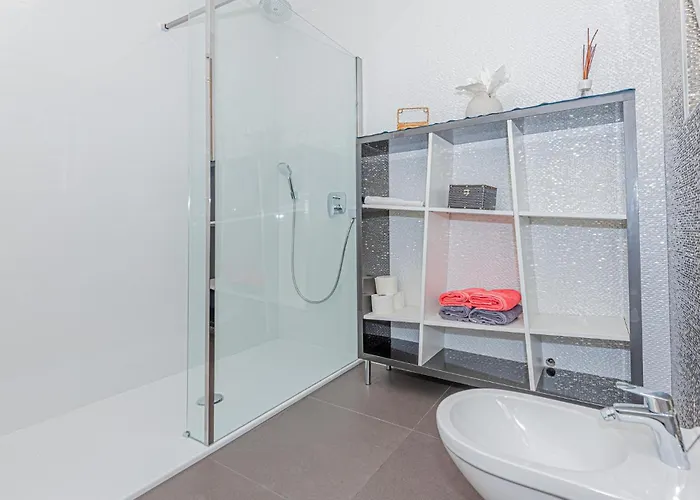 Lovely Home In Brodarica With Jacuzzi