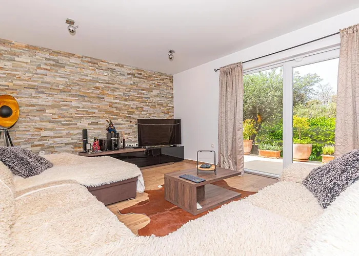 Lovely Home In Brodarica With Jacuzzi Дом отдыха *