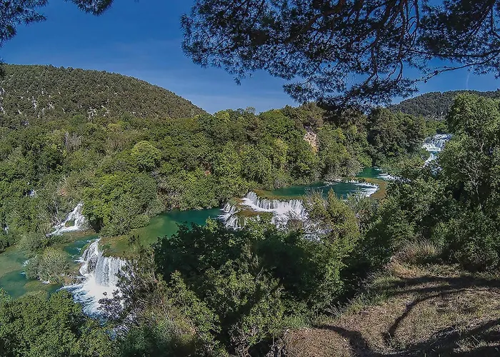 Lovely Home In Brodarica With Jacuzzi * Brodarica (Sibenik-Knin)