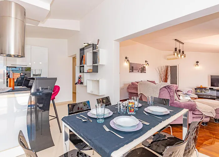 Vikendica Lovely Home In Brodarica With Jacuzzi *