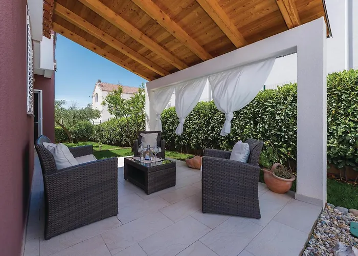 Lovely Home In Brodarica With Jacuzzi * Brodarica (Sibenik-Knin)