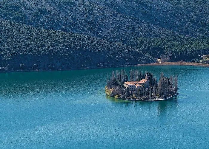 Lovely Home In Brodarica With Jacuzzi Дом отдыха *