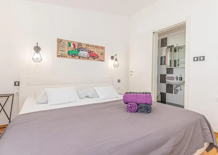 Vikendica Lovely Home In Brodarica With Jacuzzi Brodarica (Sibenik-Knin)