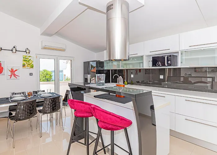 Vikendica Lovely Home In Brodarica With Jacuzzi *