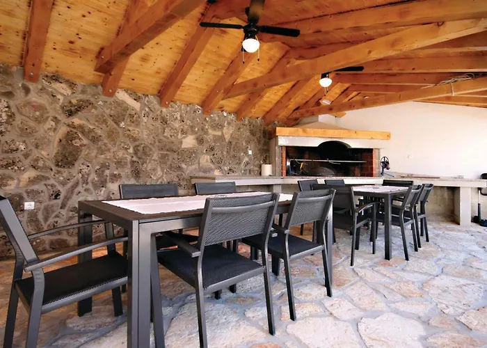 Lovely Home In Brodarica With Jacuzzi * Brodarica (Sibenik-Knin)