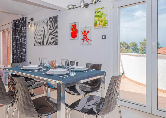 Vikendica Lovely Home In Brodarica With Jacuzzi *