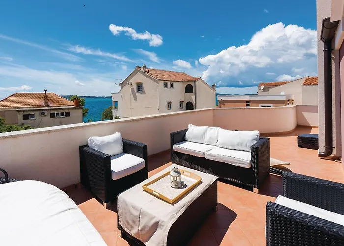 Vikendica Lovely Home In Brodarica With Jacuzzi